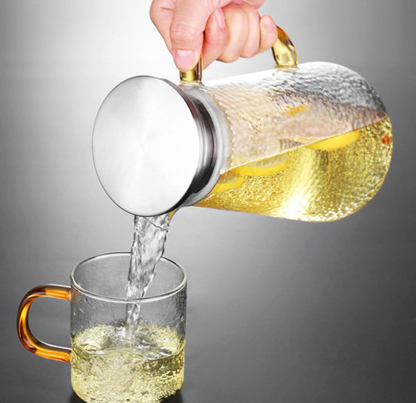 QFkris Glass Pitcher, 1300ml Hammered Textured Water Pitcher with Gold Handle & Stainless Steel Filter Lid, High Borosilicate Clear Glass Carafe for Iced Tea Juice Lemonade