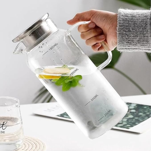 QFkris 1.5L Borosilicate Glass Water Jug, 1.5 Liter Beverage Pitcher with Measuring Scale Markings and Airtight Stainless Steel Lid