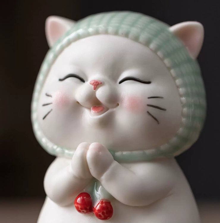 KANPURA Ceramic Works of art of china, Small White Porcelain Cat Sculpture, Adorable Blessing Kitten Ceramic Ornament for Home Cabinet Shelf Display