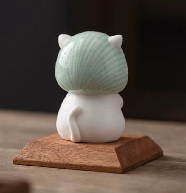 KANPURA Ceramic Works of art of china, Small White Porcelain Cat Sculpture, Adorable Blessing Kitten Ceramic Ornament for Home Cabinet Shelf Display