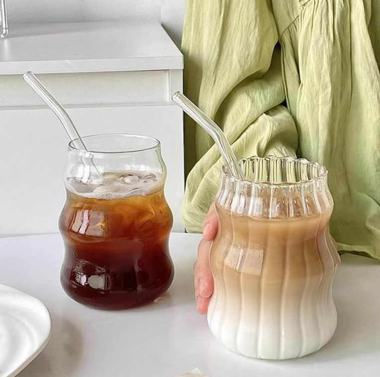 KANPURA Beverage glassware, Vertical Striped Wavy Glass Coffee Cups with Glass Straws, Creative Curved Shaped Clear Tumblers for Iced Latte Juice Soda