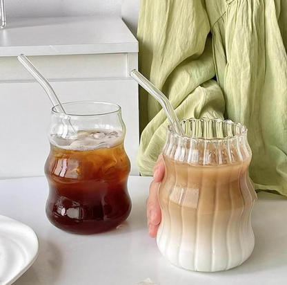 KANPURA Beverage glassware, Vertical Striped Wavy Glass Coffee Cups with Glass Straws, Creative Curved Shaped Clear Tumblers for Iced Latte Juice Soda