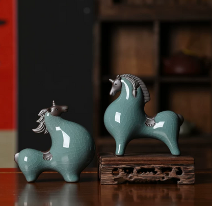 KANPURA China ornaments, Ge Kiln Crackle Glaze Ceramic Horse Figurine, Mini Retro Porcelain Unicorn Statue for Tea Table Desktop Home Decor