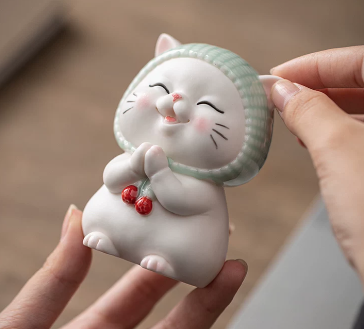 KANPURA Ceramic Works of art of china, Small White Porcelain Cat Sculpture, Adorable Blessing Kitten Ceramic Ornament for Home Cabinet Shelf Display