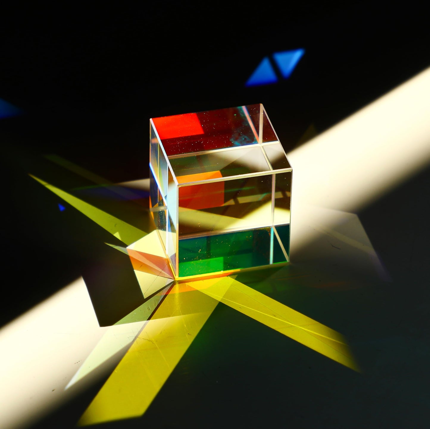 HDCRYSTALGIFTS 20mm Crystal Glass Prism Cube RGB Dispersion Optical Glass X-Cube Prism for Teaching Light Spectrum Physics Gift of Light